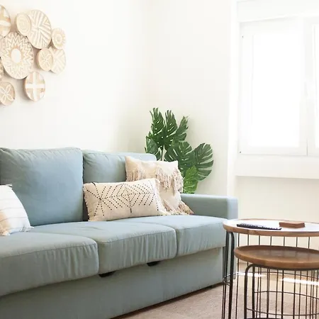 Old Town Apt, 1 Min Walk To *